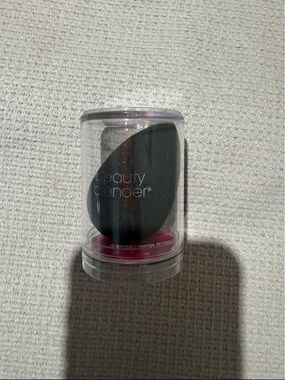 beautyblender Black Makeup Sponge with Pink Base